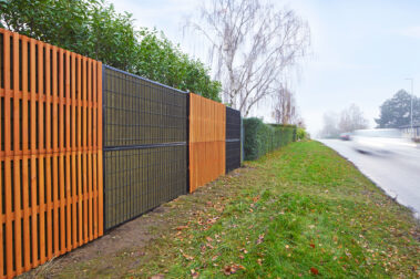 Noistop essential residencial privado malla negra y madera marron 00002