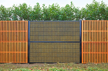 Noistop essential residencial privado malla negra y madera marron 00005