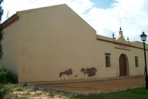 Fachada con problemas de humedad de remonte capilar Fachada con problemas de humedad de remonte capilar